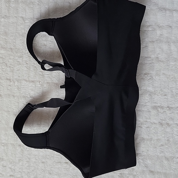 2 Bras, Victoria Sport: 1 Black Bra and 1 Pink Bra with Adjustable Straps - Picture 5 of 16